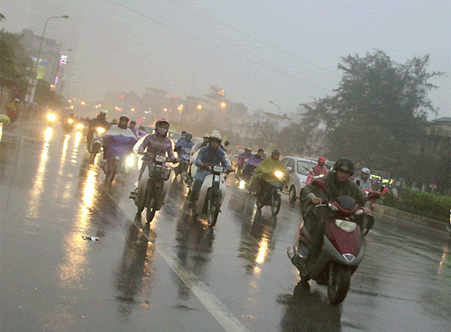 Tin thời tiết 2/2: Miền Bắc nồm ẩm, Trung Bộ có mưa giông