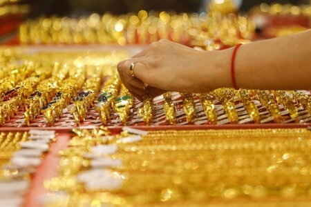 Giá vàng hôm nay 20/2: Vàng nữ trang tăng tới 300 nghìn đồng/lượng