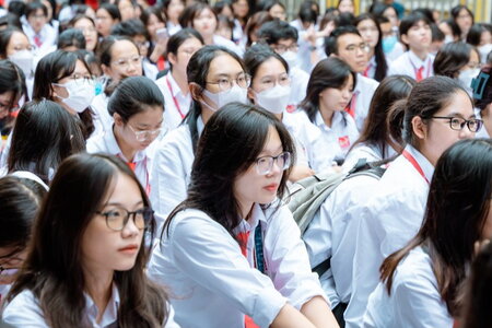 Nhiều học sinh Hà Nội đối mặt lịch thi dày đặc