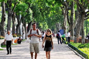 Tin thời tiết 26/4: Miền Bắc se lạnh, miền Nam nắng nóng