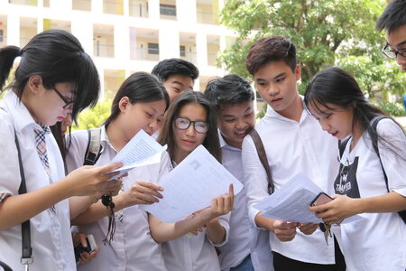 Vụ nghi vấn lộ đề thi môn Tiếng Anh lớp 10 ở Kon Tum: Không phải đề chính thức