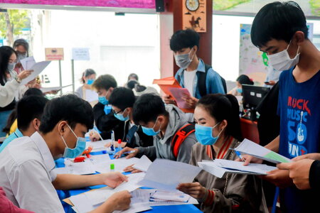 Học phí các trường đại học kinh tể top đầu ở Hà Nội ra sao?