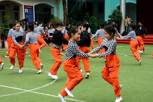 Trẻ vừa nghỉ hè, phụ huynh lên mạng 'gom lớp'