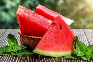 Thường xuyên nuốt hạt dưa hấu có nguy hiểm không?