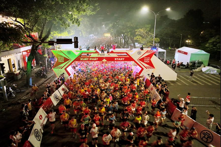 Giải Marathon Quốc tế Hà Nội Techcombank ra mắt bộ vật phẩm kỷ niệm 70 năm Giải phóng Thủ đô