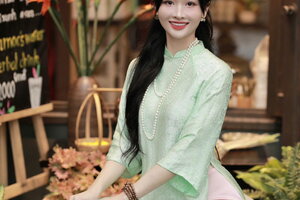 Hoa hậu Yoga Nguyễn Thị Huyền truyền cảm hứng yoga cho cộng đồng