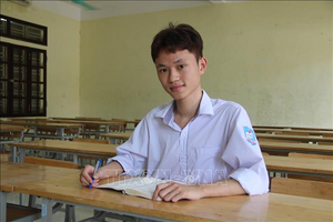 Nam sinh mồ côi cha vượt khó, đạt điểm tuyệt đối tổ hợp A00 - niềm tự hào của quê hương