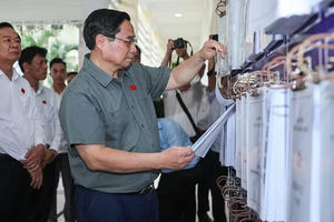 Thủ tướng yêu cầu Chủ tịch tỉnh kiểm tra, chấn chỉnh tình trạng 'cò làm giấy tờ'