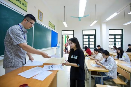 Điểm chuẩn Đại học 2025 dự báo tụt sâu đến 3 điểm: Thí sinh cần điều chỉnh nguyện vọng khôn ngoan