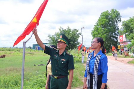 Sinh viên tình nguyện đưa “Mùa hè xanh” đến vùng biên Đắk Lắk