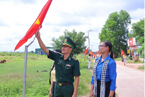 Sinh viên tình nguyện đưa “Mùa hè xanh” đến vùng biên Đắk Lắk