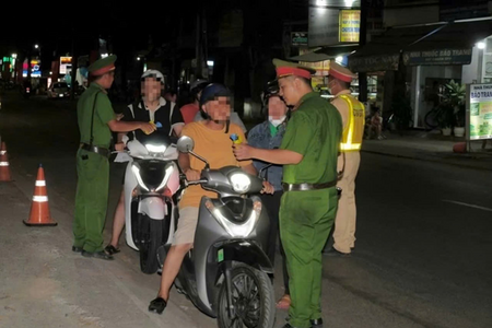 CSGT mật phục tại quán nhậu, phát hiện và xử lý hàng trăm trường hợp vi phạm nồng độ cồn