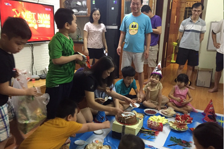 Tin nhắn lúc nửa đêm ở chung cư khiến cả tầng thức giấc cùng hành động đẹp khiến ai cũng ấm lòng