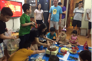 Tin nhắn lúc nửa đêm ở chung cư khiến cả tầng thức giấc cùng hành động đẹp khiến ai cũng ấm lòng