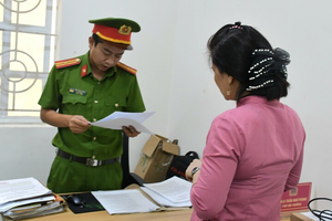 Bắt giam bảo mẫu ném bé trai 14 tháng tuổi xuống nền, gây chấn thương sọ não