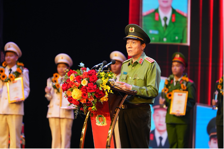 Tuyên dương 20 “Gương mặt trẻ Công an tiêu biểu” năm 2025 tại chương trình “Ngọn lửa tiên phong”