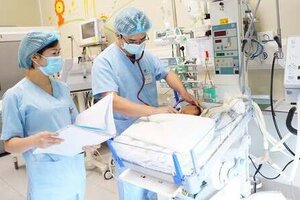 Cứu sống ngoạn mục bệnh nhi 2 giờ tuổi bị thoát vị hoành bẩm sinh 