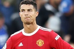 Ronaldo bị loại khỏi top 5 cầu thủ vĩ đại nhất lịch sử