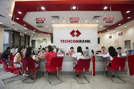 Lợi nhuận sau thuế của Techcombank giảm hơn 8%, nợ xấu tăng hơn 140%