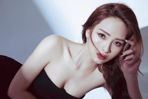 Đời thực lắm tin đồn của MC VTV nóng bỏng là tình địch Tuệ Nhi trong "11 tháng 5 ngày"