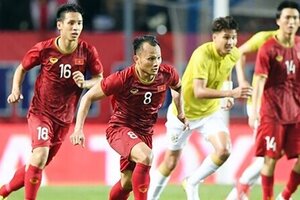 Đỗ Hùng Dũng có cơ hội dự AFF Cup, Trọng Hoàng báo tin kém vui