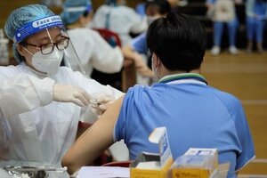 Ngày đầu học sinh Đà Nẵng tiêm vắc xin Covid-19