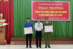 Khen thưởng thượng úy công an cứu cháu bé đuối nước ở Thanh Hóa