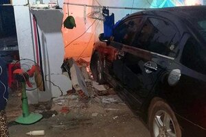 Vào nhà nghỉ thuê phòng, ô tô tông sập tường khiến bé 1 tháng tuổi tử vong