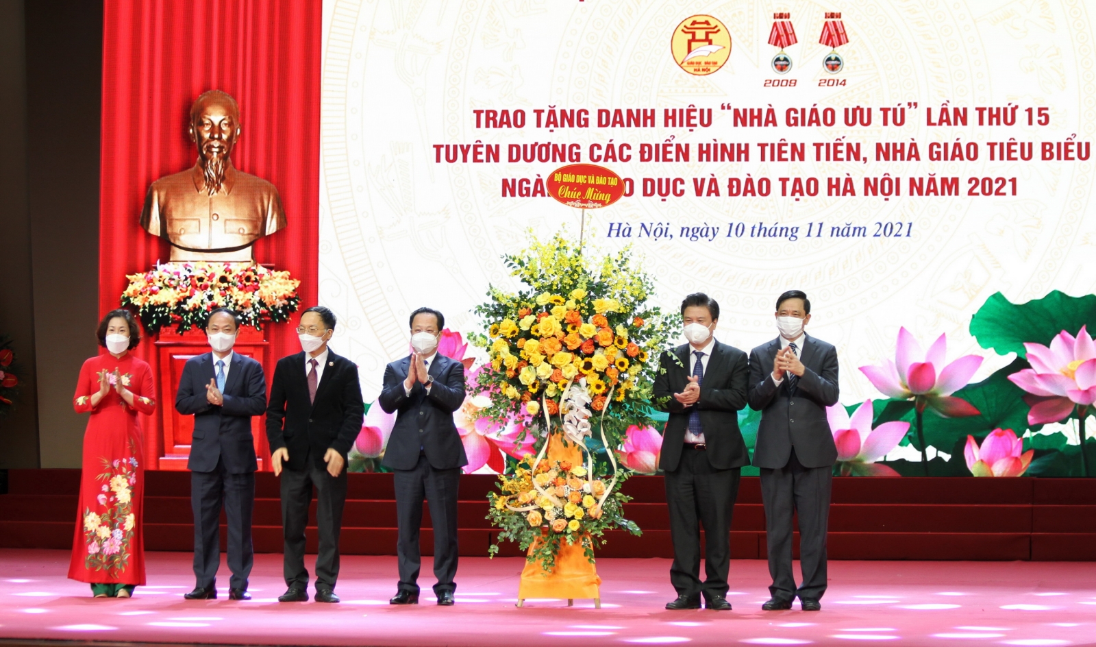 Hà Nội tuyên dương điển hình tiên tiến, nhà giáo tiêu biểu năm 2021