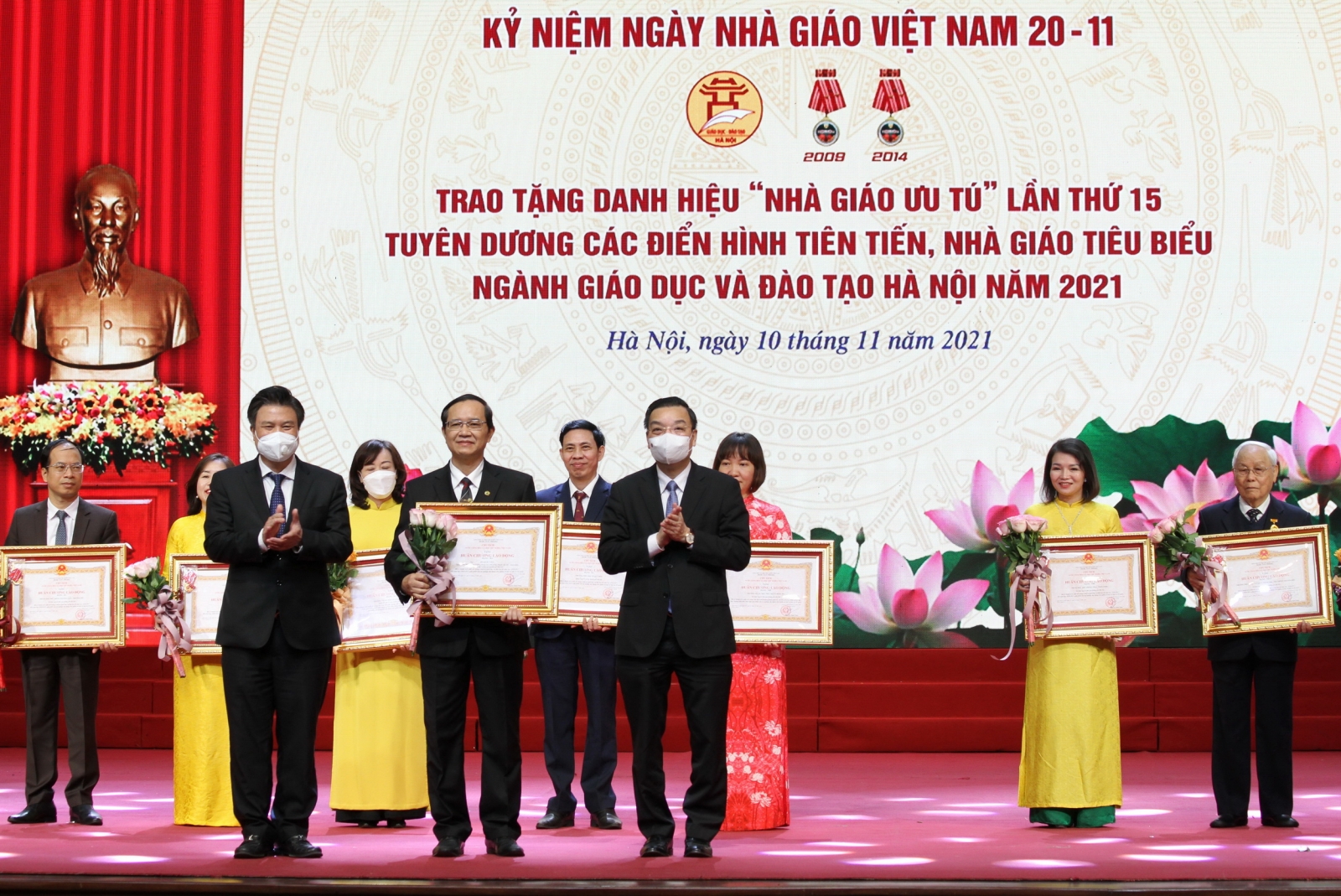 Hà Nội tuyên dương điển hình tiên tiến, nhà giáo tiêu biểu năm 2021