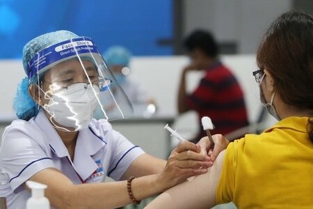 Bộ Y tế thúc giục tiêm vaccine Covid-19 nhanh, Sở Y tế Nam Định nói gì?