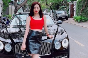 Sau biệt thự sang chảnh, Lệ Quyên tiếp tục khoe tậu thêm xe sang