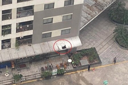 Người đàn ông tử vong sau khi rơi từ tầng cao xuống mái quán cà phê