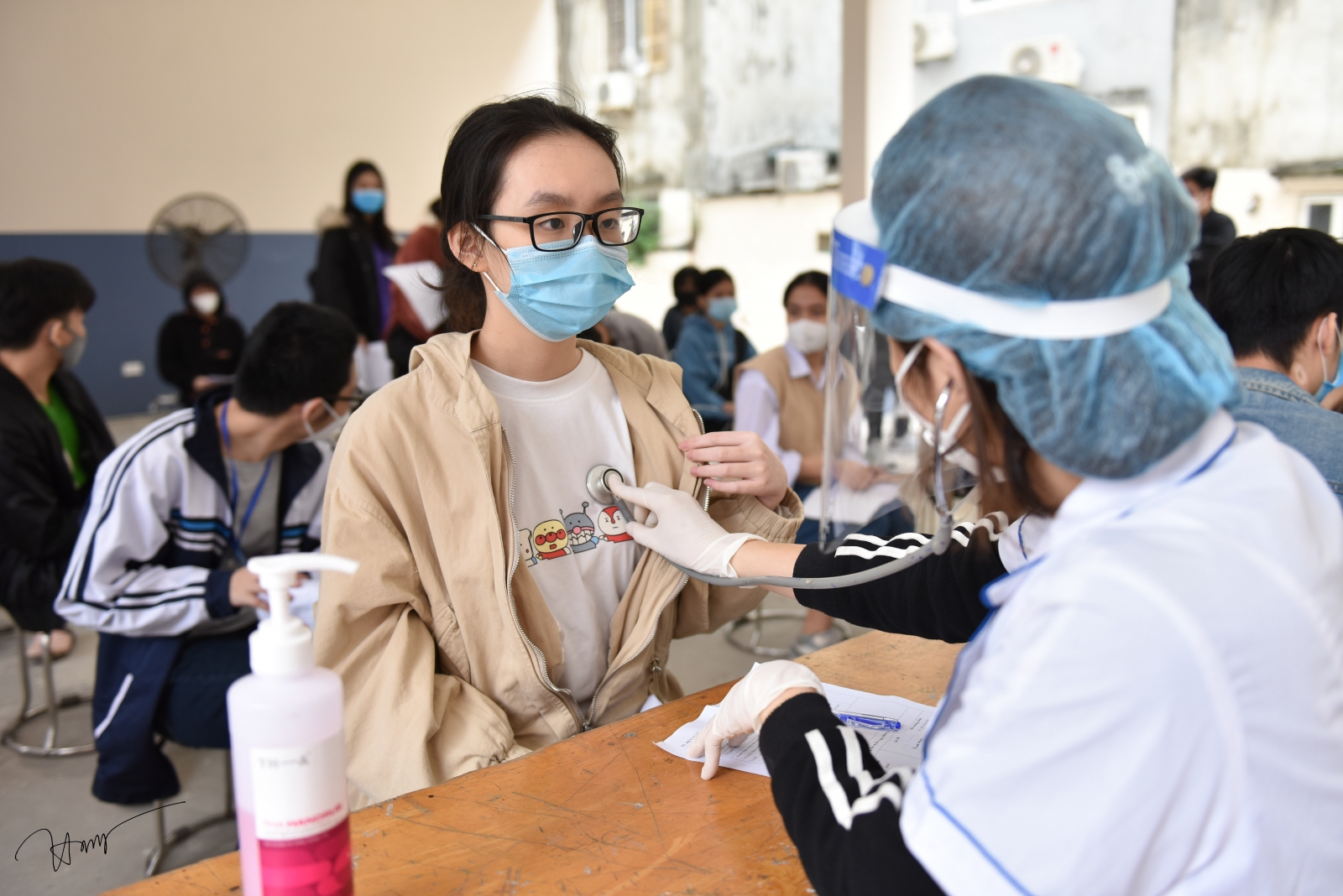 Quận Hoàng Mai triển khai tiêm vắc xin Covid-19 cho học sinh tại trường học