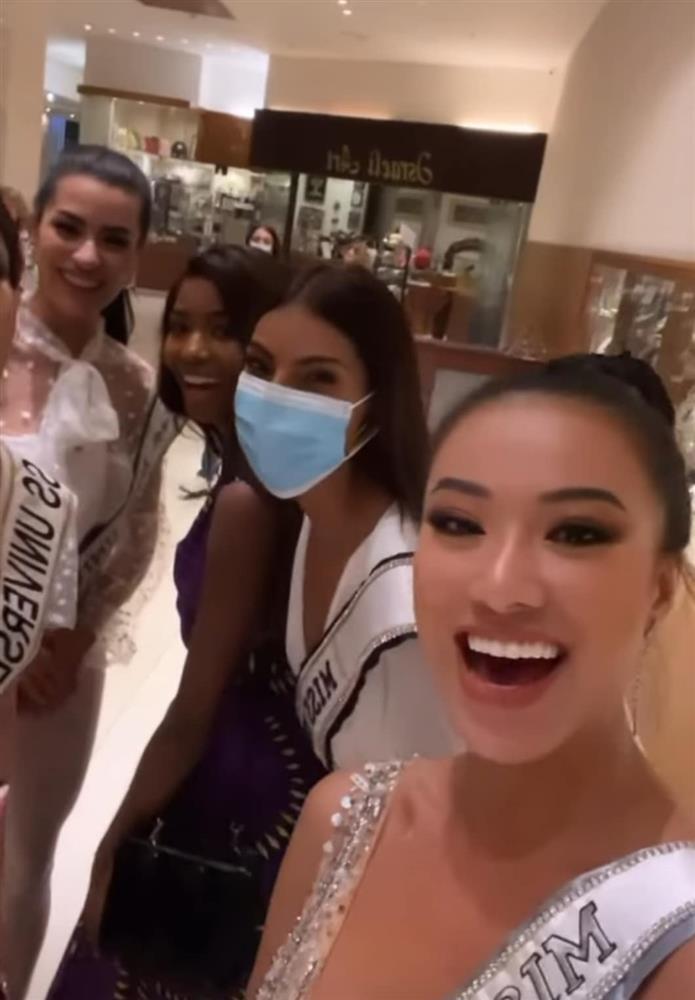 Ngày đầu nhập cuộc Miss Universe, Kim Duyên lên đồ ấn tượng