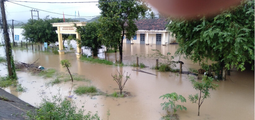 Phú Yên 5 người chết, gần 29.000 ngôi nhà chìm trong nước lũ