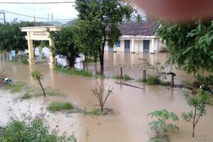 Phú Yên: 5 người chết, gần 29.000 ngôi nhà chìm trong nước lũ