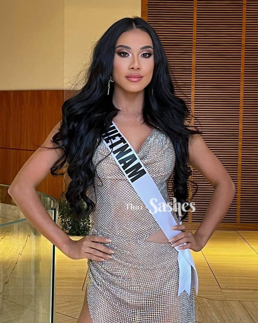 Fan Việt không nhận ra Kim Duyên khi được chuyên gia Miss Universe trang điểm 