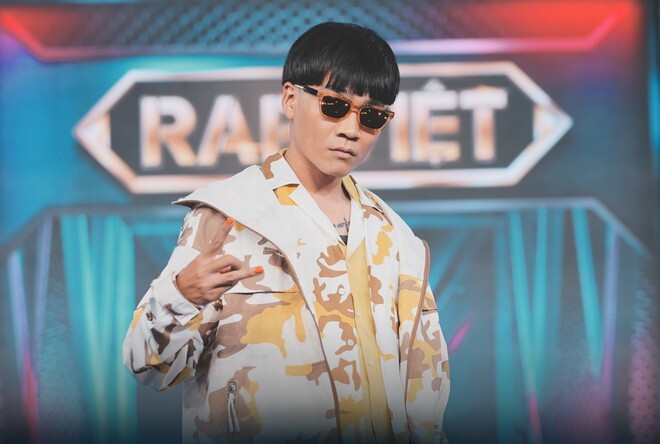 Bị chỉ trích vì mặc đồ phản cảm, phía rapper Wowy nói gì?