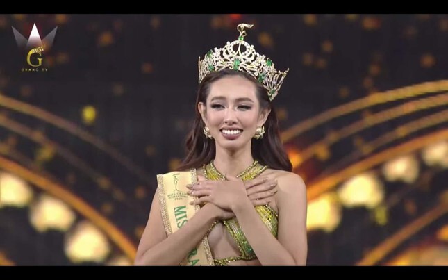 Thùy Tiên đăng quang Miss Grand International 2021