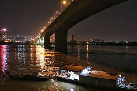 Tìm thấy thi thể cô gái trẻ gieo mình xuống sông Lam trong đêm tối