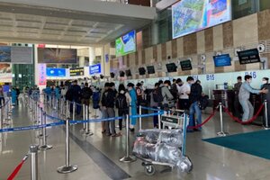 Người từ quốc gia có biến chủng Omicron đến Hà Nội phải cách ly tập trung