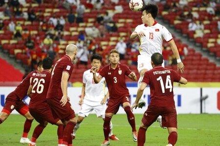 HLV Nguyễn Thành Vinh: ‘Tuyển Việt Nam nên cử đội trẻ dự AFF Cup’