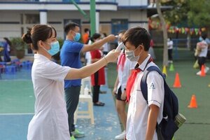 Ngày mai thêm 680.000 học sinh tại TP.HCM từ lớp 7 trở lại trường