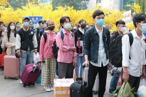 Vận động người dân không về quê ăn Tết, chuyên gia nói gì?