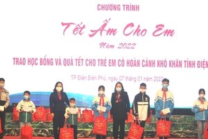 Mang Tết ấm cho hơn 300 trẻ em khó khăn ở Điện Biên