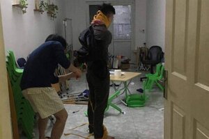 3 kẻ lạ mặt vào căn hộ chung cư xịt hơi cay, trói chủ nhà cướp điện thoại