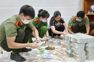 Đại tá Đinh Văn Nơi trực tiếp chỉ đạo phá án, tạm giữ 21 kg vàng, 2,1 triệu USD