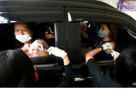 WHO khuyến nghị thuốc trị Covid-19, chính sách “chưa tiêm chủng, không đi xe” ở Philippines