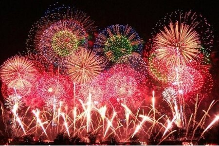 Hà Nam tạm dừng tổ chức lễ hội và bắn pháo hoa dịp tết 2022